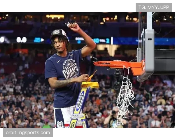 斯蒂芬·卡斯尔利用无球跑动提升投篮效率拉开球队空间 斯蒂芬·卡斯尔利用无球跑动提升投篮效率拉开球队空间